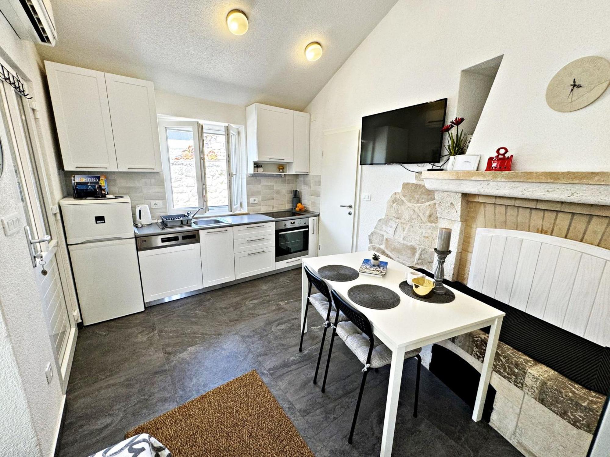 פוסטיר Studio Apartment Matoni מראה חיצוני תמונה