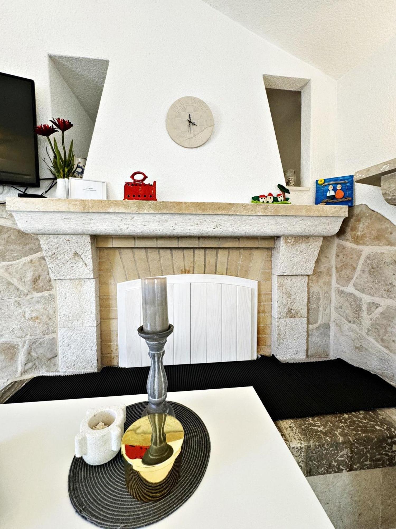 פוסטיר Studio Apartment Matoni מראה חיצוני תמונה
