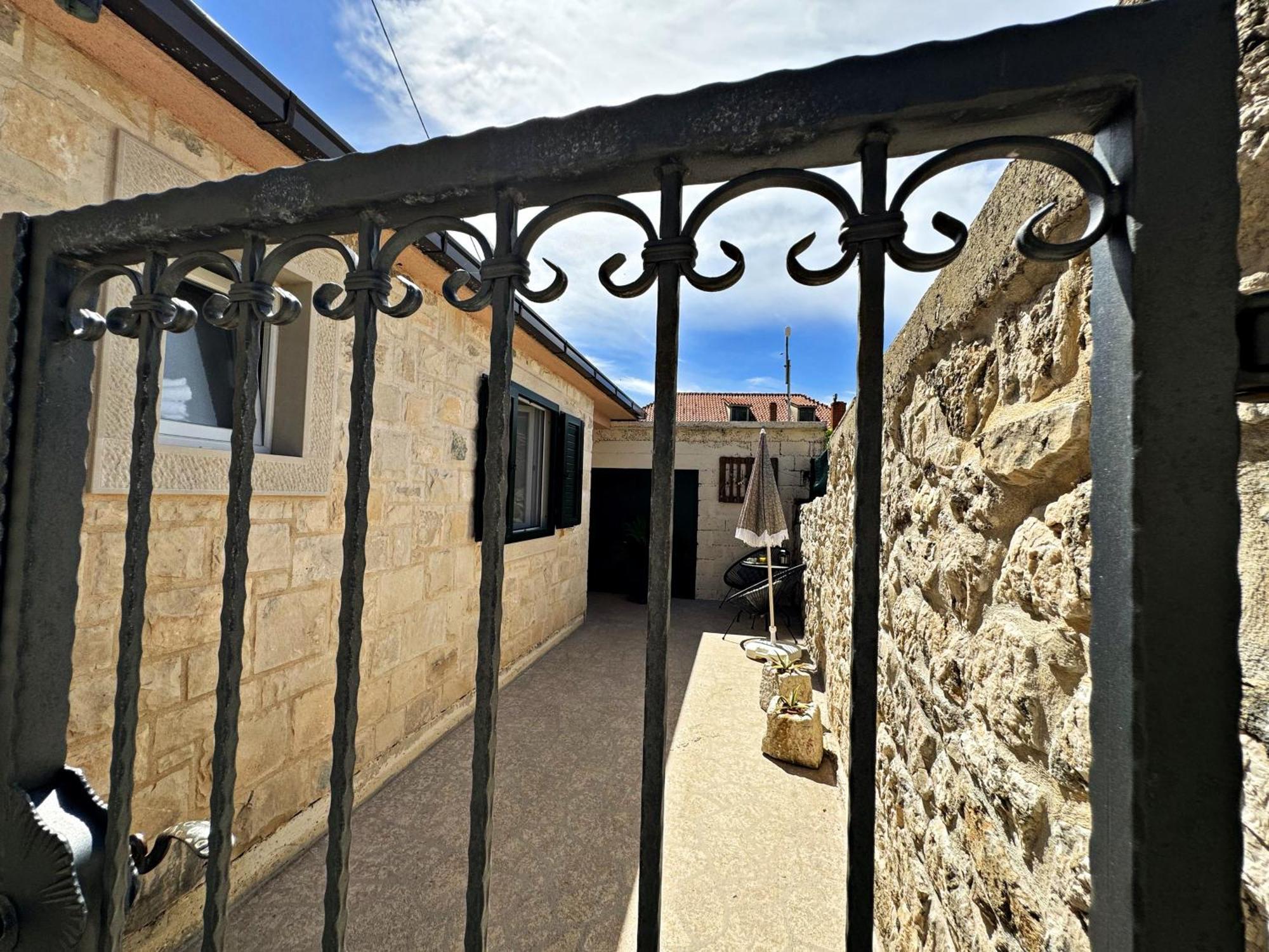 פוסטיר Studio Apartment Matoni מראה חיצוני תמונה