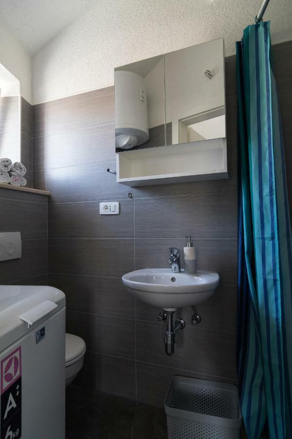 פוסטיר Studio Apartment Matoni מראה חיצוני תמונה